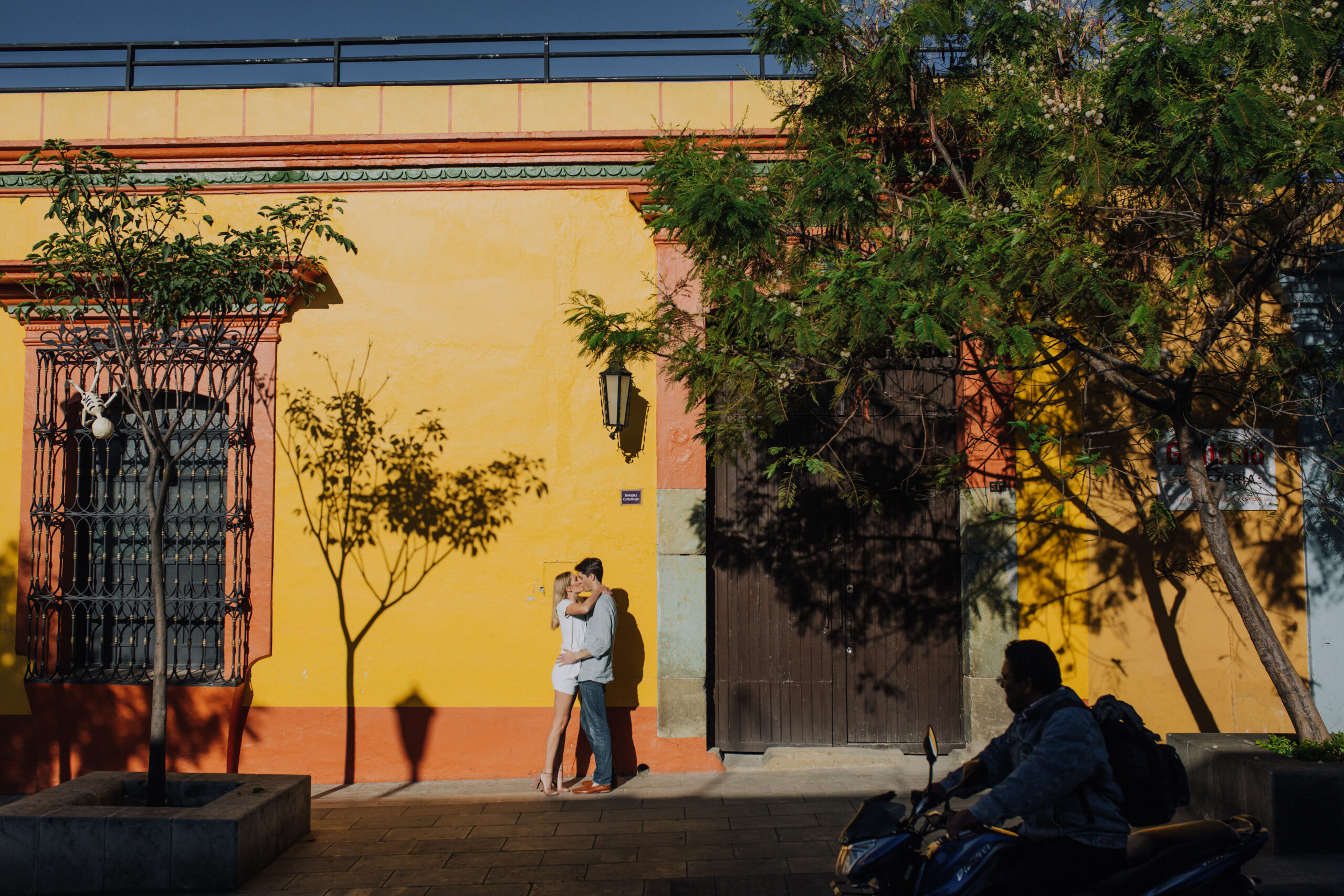 stunning Oaxaca City Engagement Photos with beautiful architecture as a backdrop!