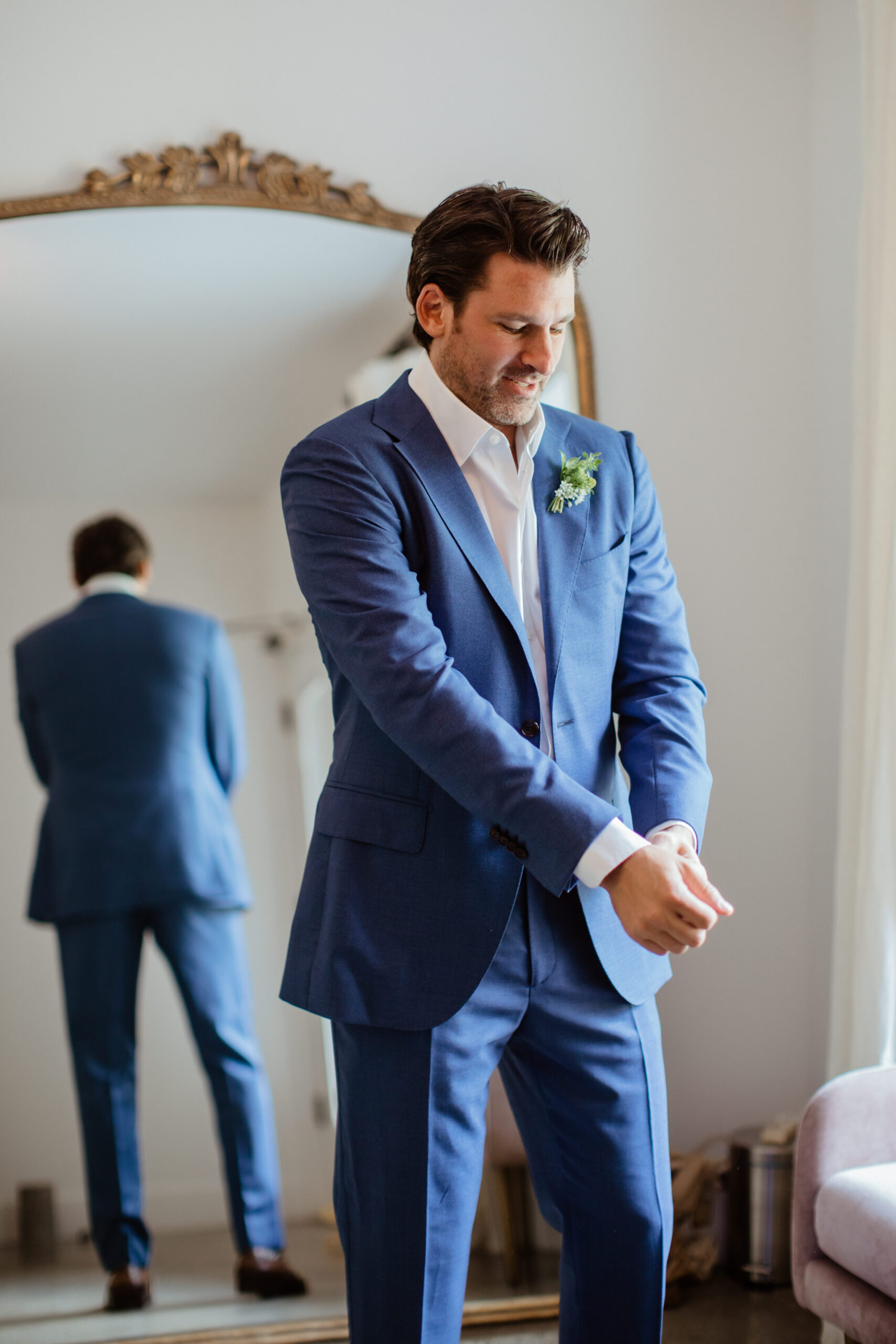 Handsome groom prepares for his dreamy upstate New York wedding day