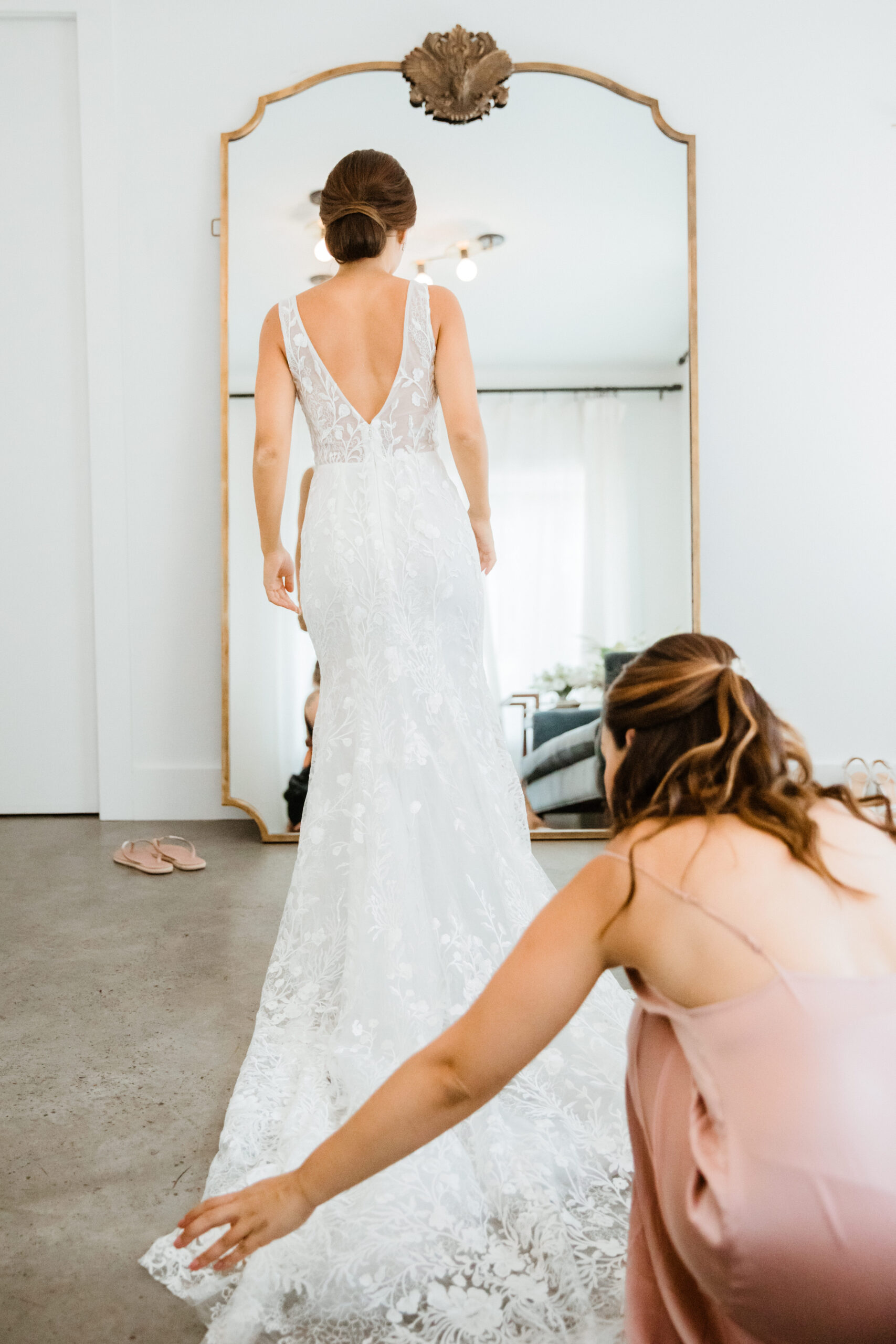 Beautiful bride prepares for her dreamy upstate New York wedding day