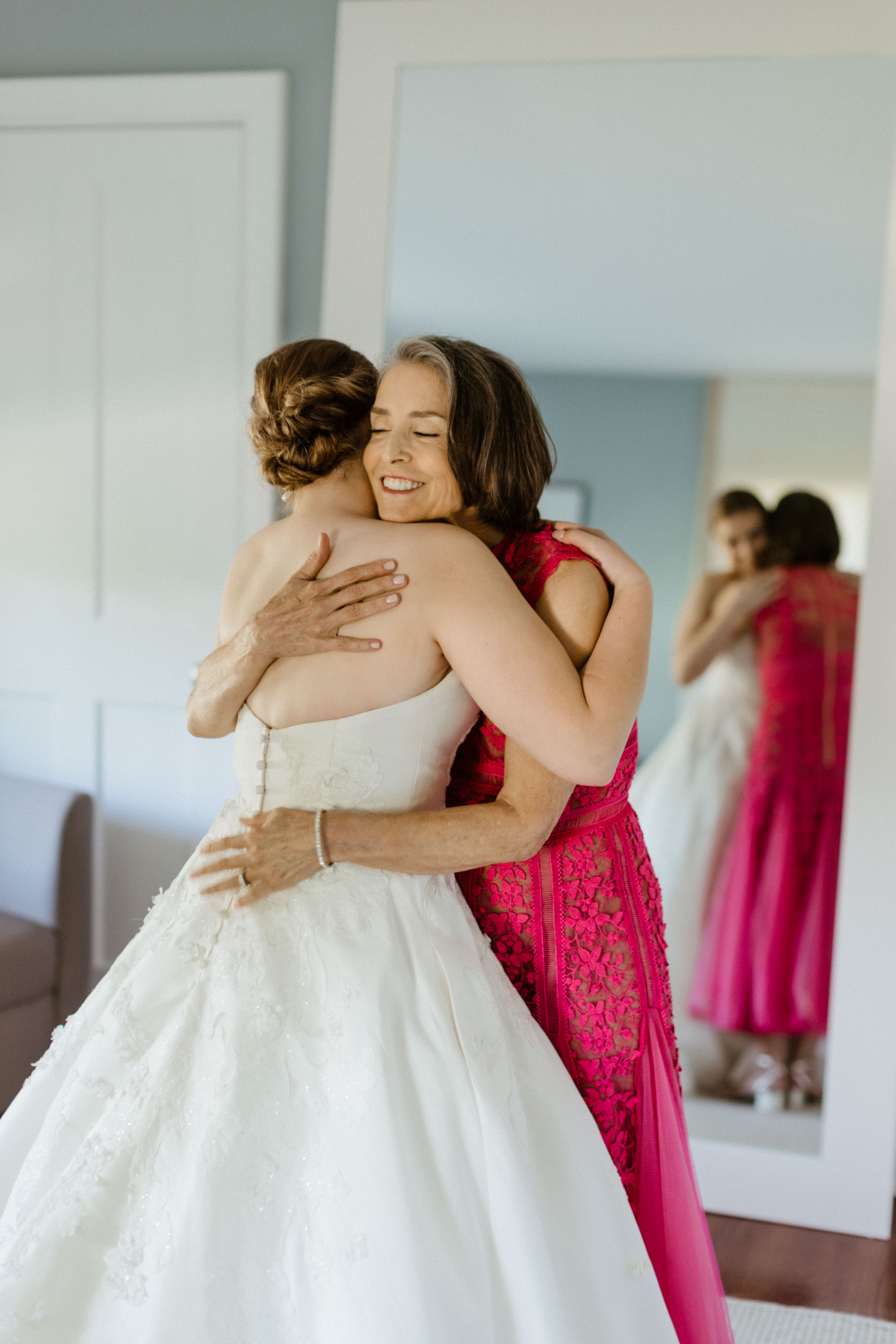 bride embraces her mom before her dreamy Bedell Winery wedding