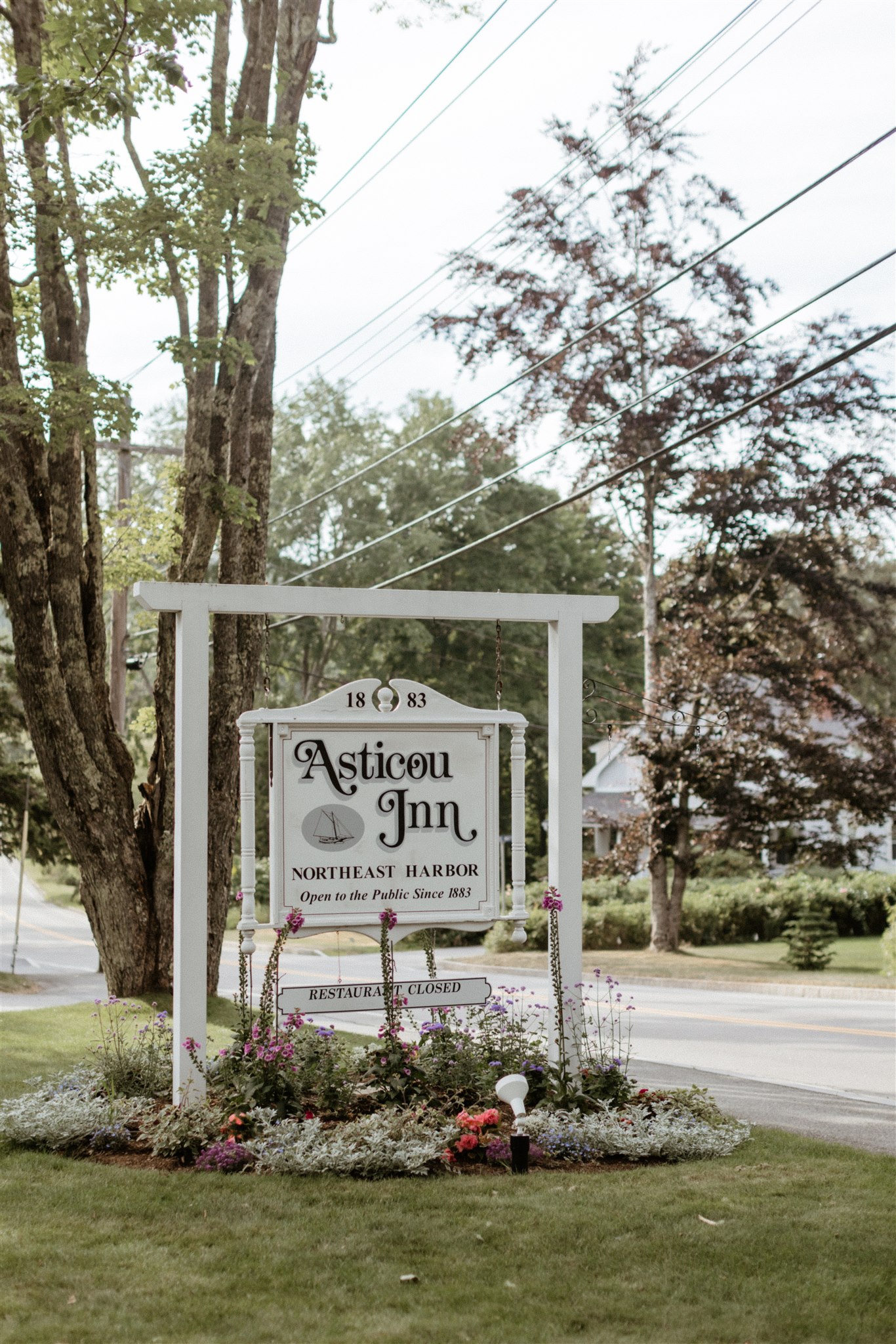 the stunning Asticou Inn is perfect for any summer Maine wedding 