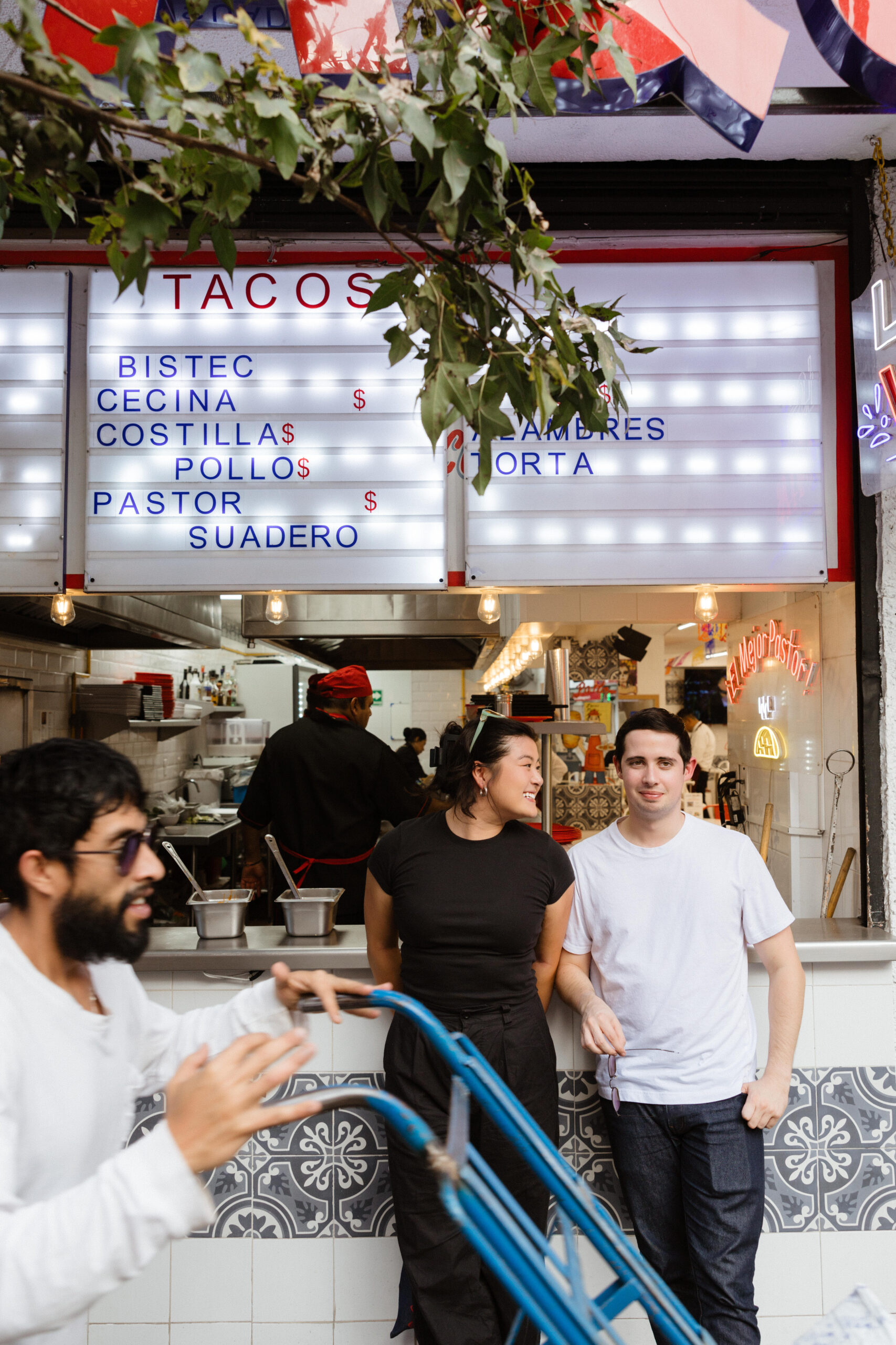 stunning urban engagement session in el centro cdmx