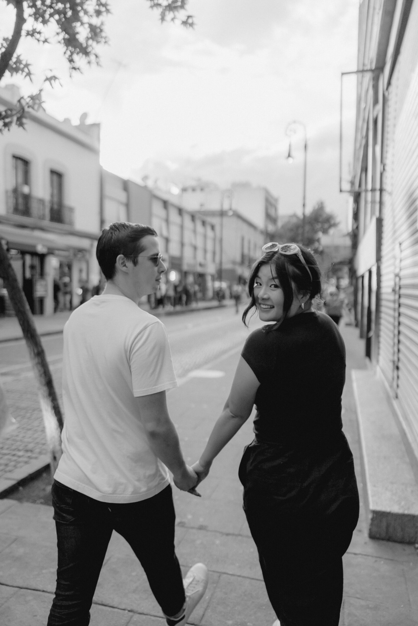 stunning urban engagement session in el centro cdmx