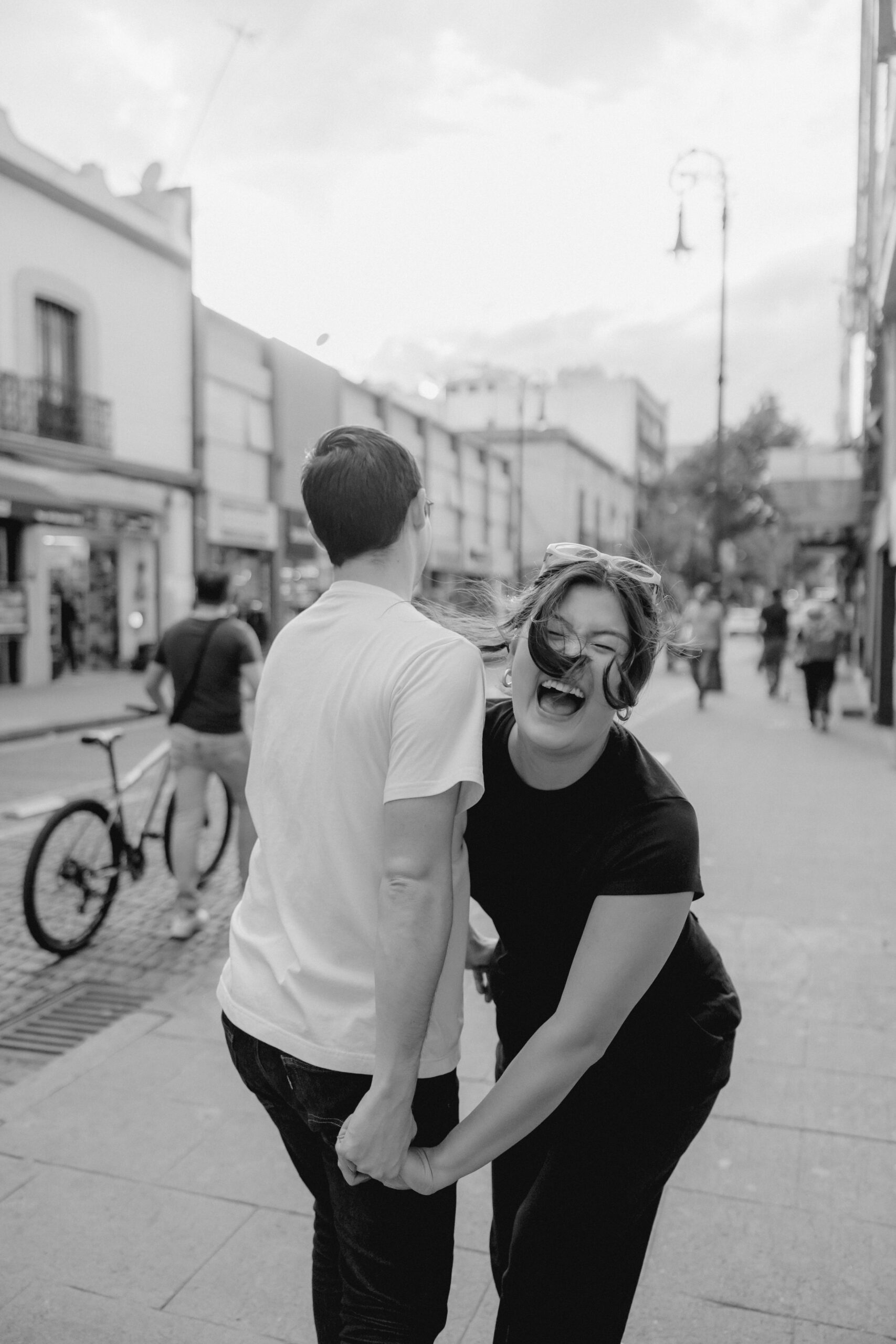 stunning urban engagement session in el centro cdmx