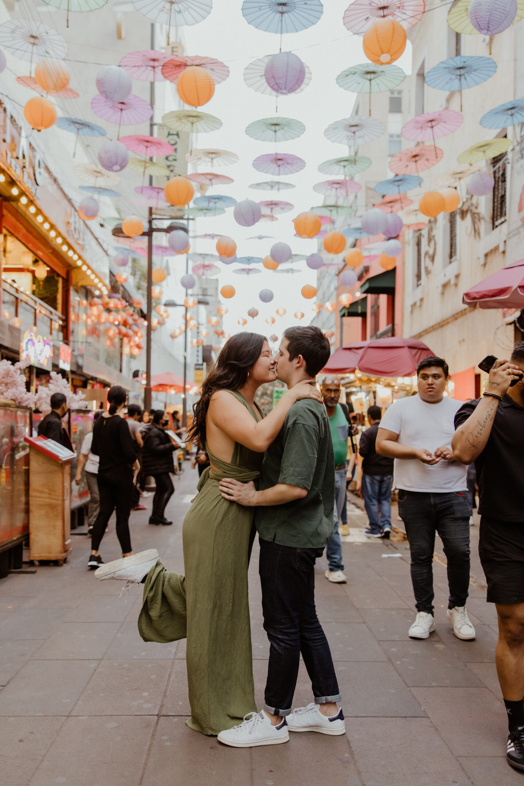 stunning urban engagement session in el centro cdmx