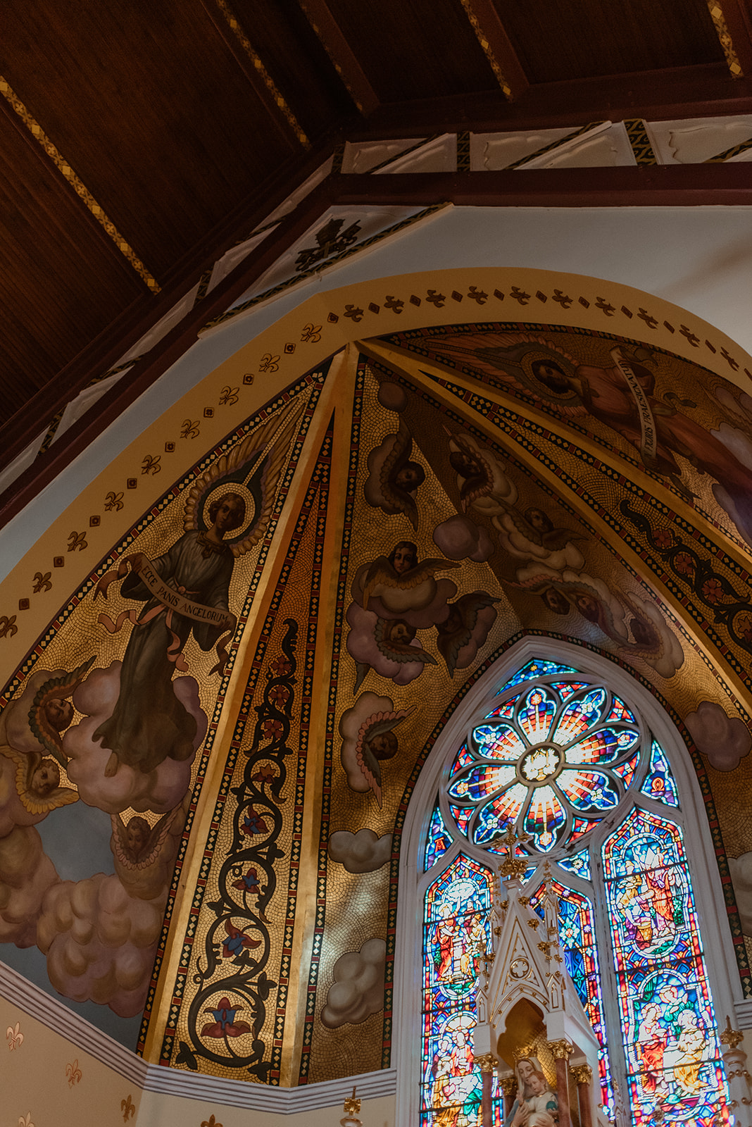 stunning details of an elegant New York winery wedding