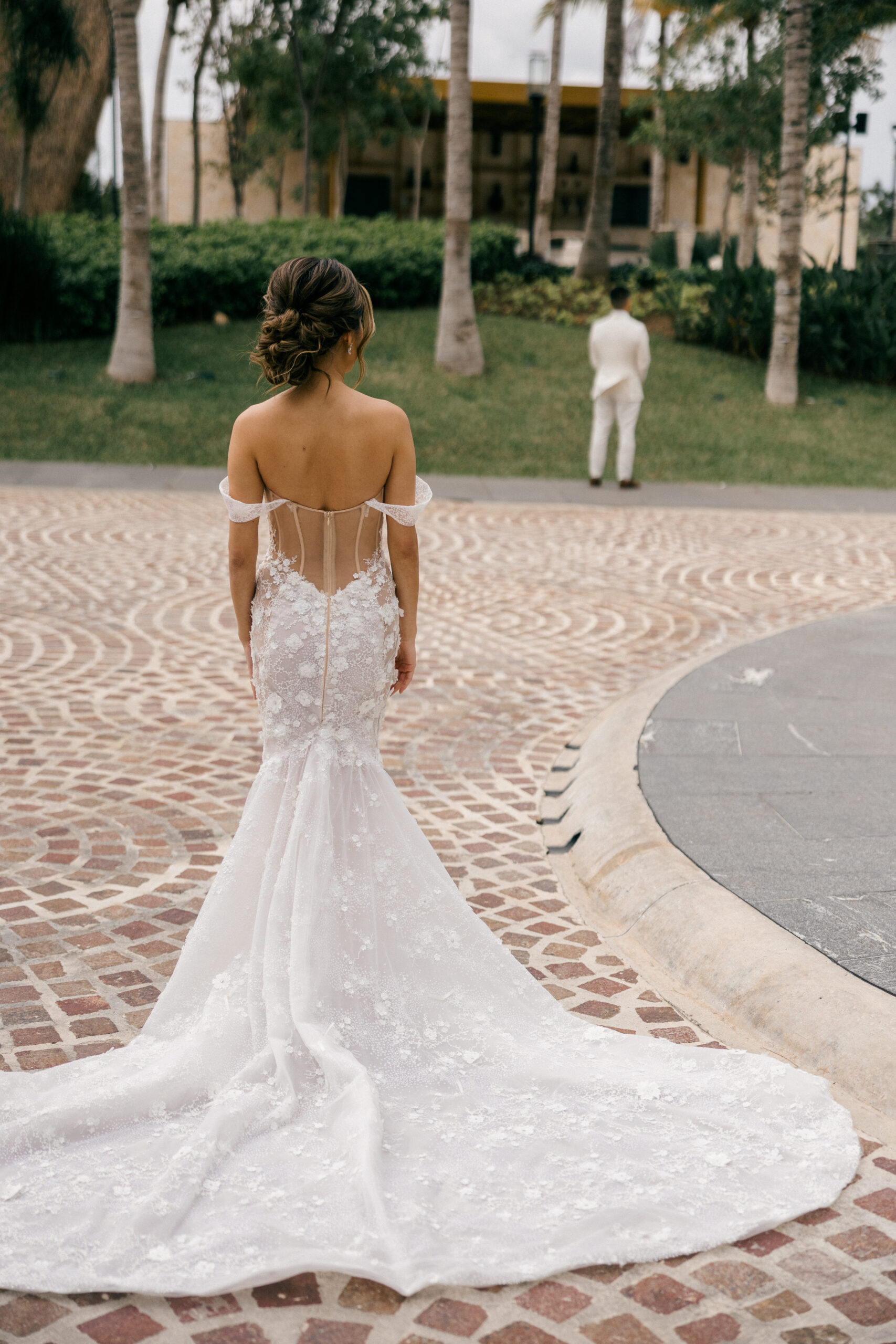 stunning first look bride and groom photos before their cancun wedding day