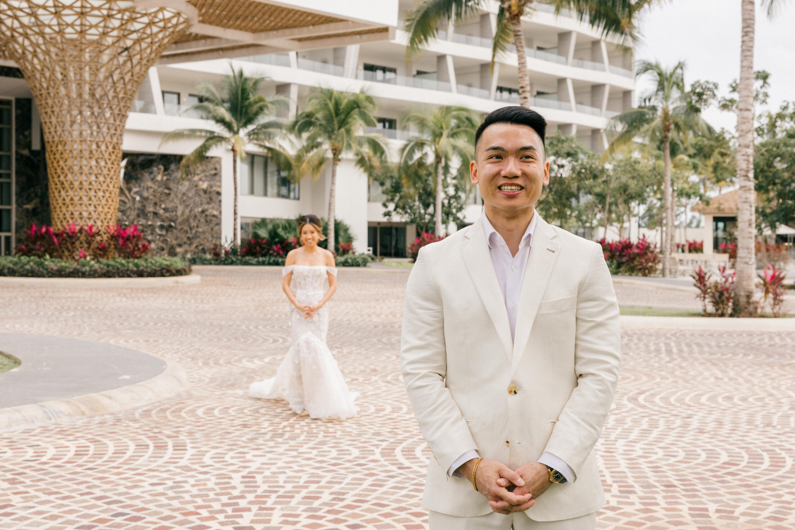 stunning first look bride and groom photos before their cancun wedding day